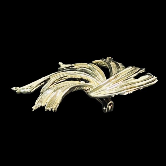 Vintage Gold Tone Wind Blown Leaf Brooch (4908) - Picture 3 of 5